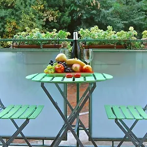  Appartamento At Colosseo With Terrace Overlooking The Garden By Lyon